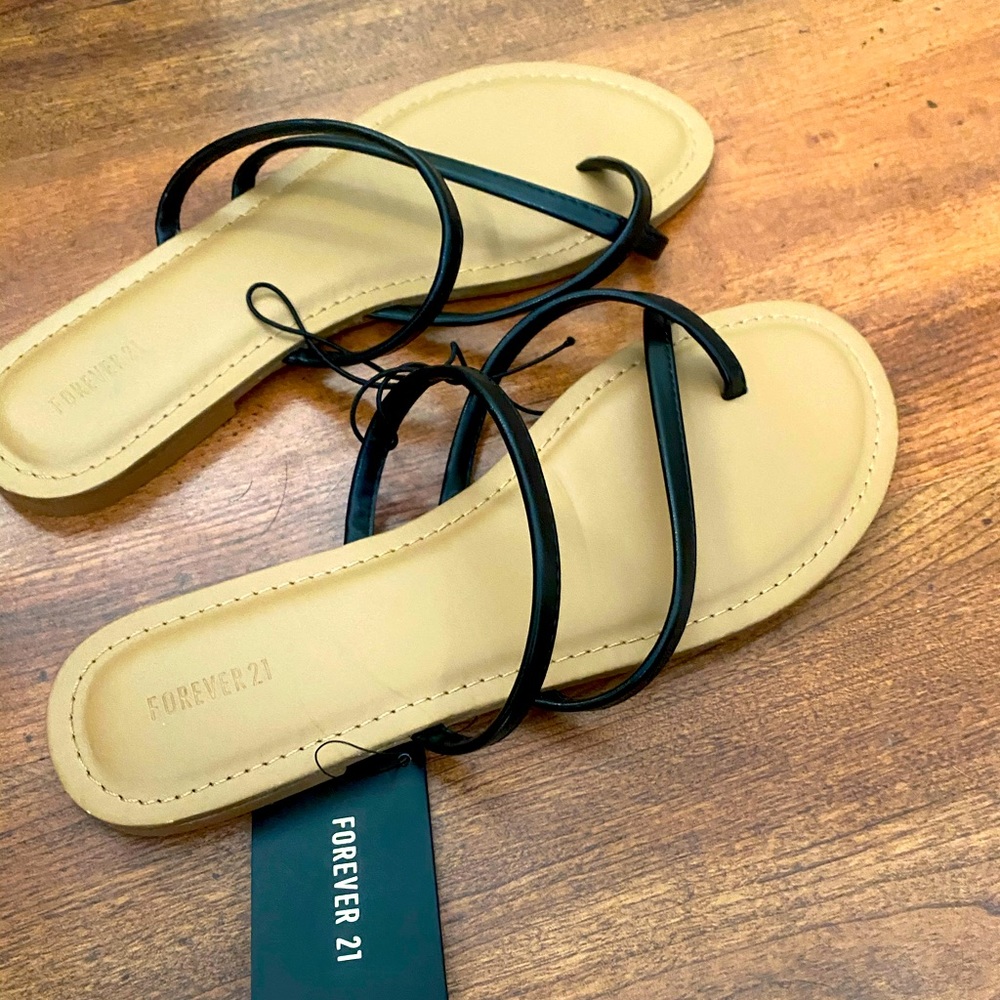 NWT Forever 21 Strappy Toe Sandal